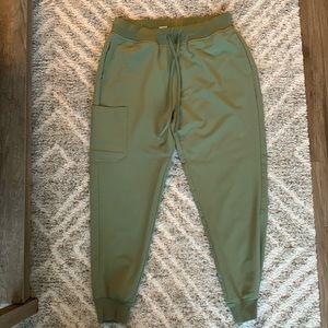 Mandala Scrub Joggers in Sage Green Size Medium Petite